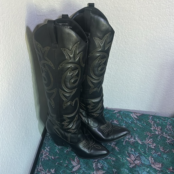Steve Madden Cowgirl Boots. - Picture 3 of 4